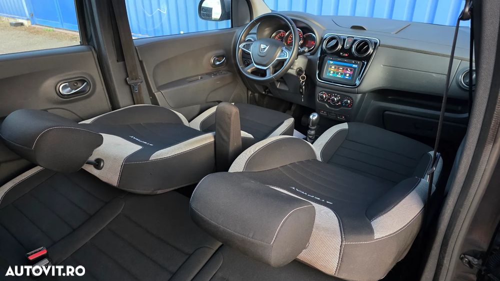 Dacia Lodgy Blue dCi 115 (7-Sitzer) Stepway - 7