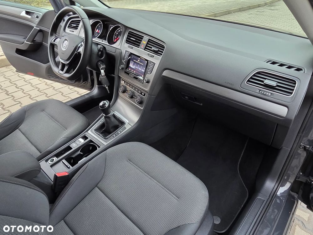 Volkswagen Golf 1.6 TDI BlueMotion Technology Comfortline - 22