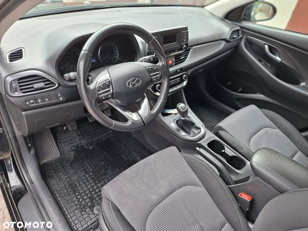 Hyundai i30 1.5 DPI Classic + - 11