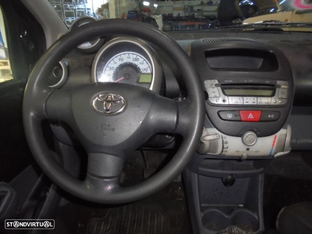 Carro MOT: 8HT 2WZTV CXVEL: 20TT01 TOYOTA AYGO 1 FASE 1  2006 1.4D4D 55CV 5P CINZA ESCURO DIESEL - 8