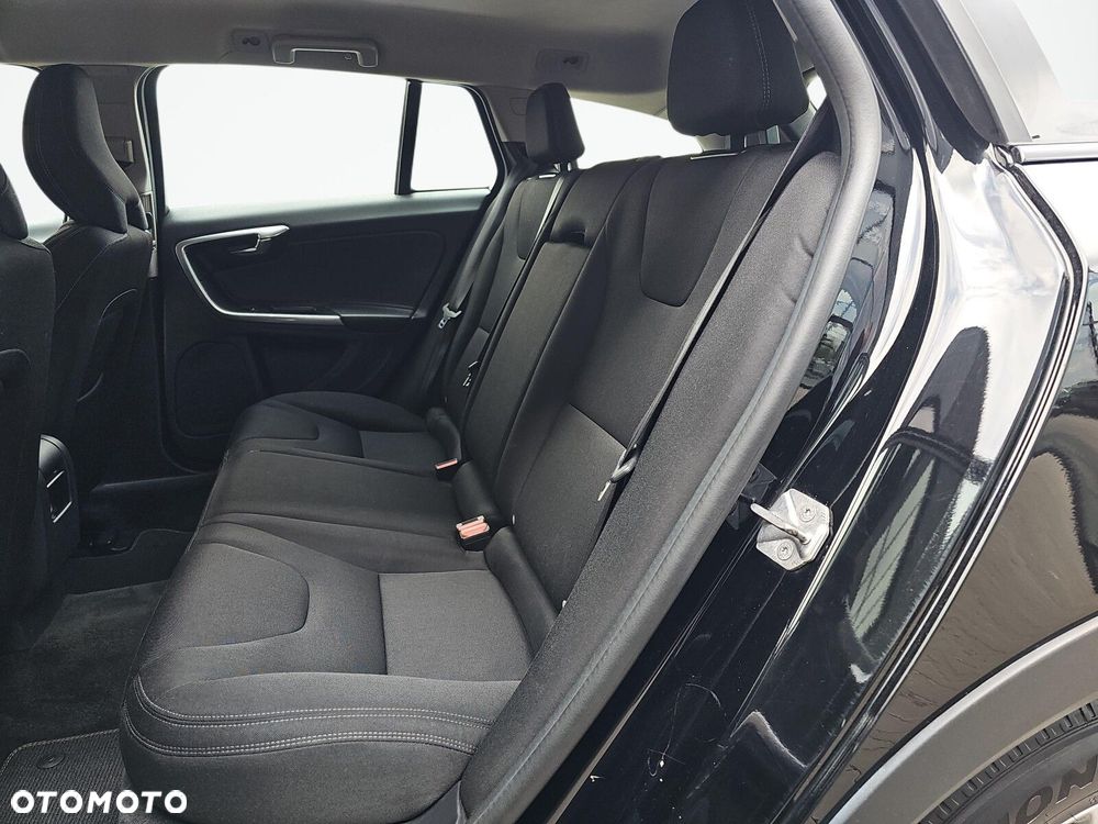 Volvo V60 Cross Country - 32