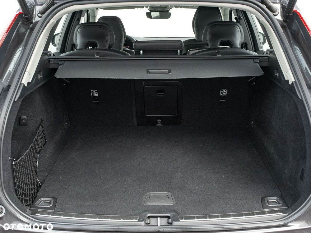 Volvo XC 60 B5 B AWD Plus Dark - 25