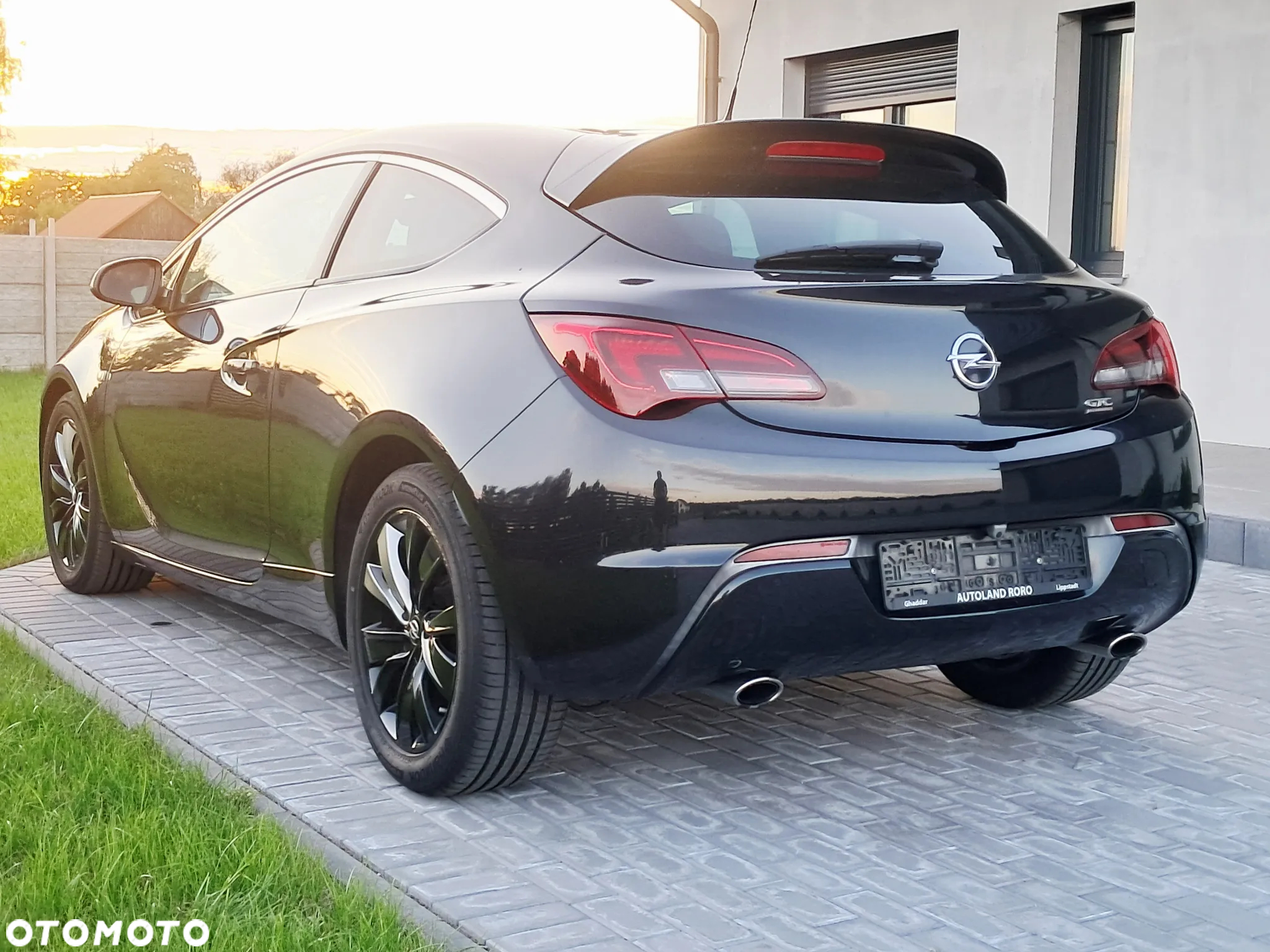 Opel Astra IV GTC 2.0 CDTI Bi-Turbo S&S - 32