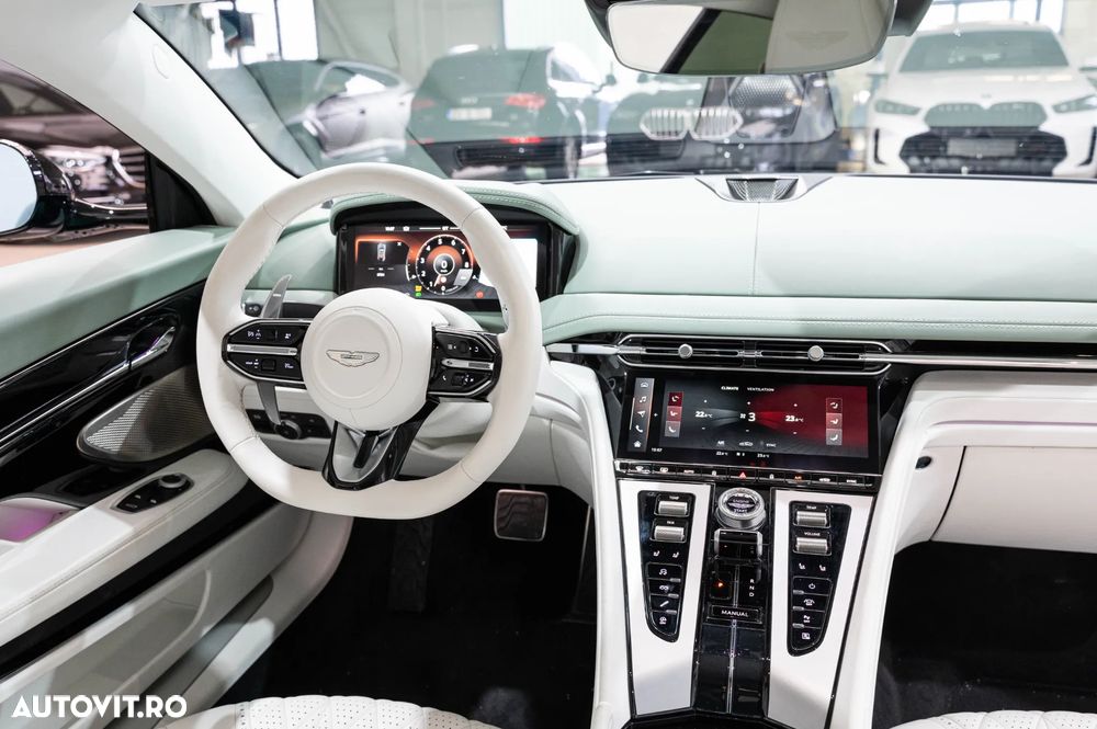 Aston Martin DB12 Volante - 36