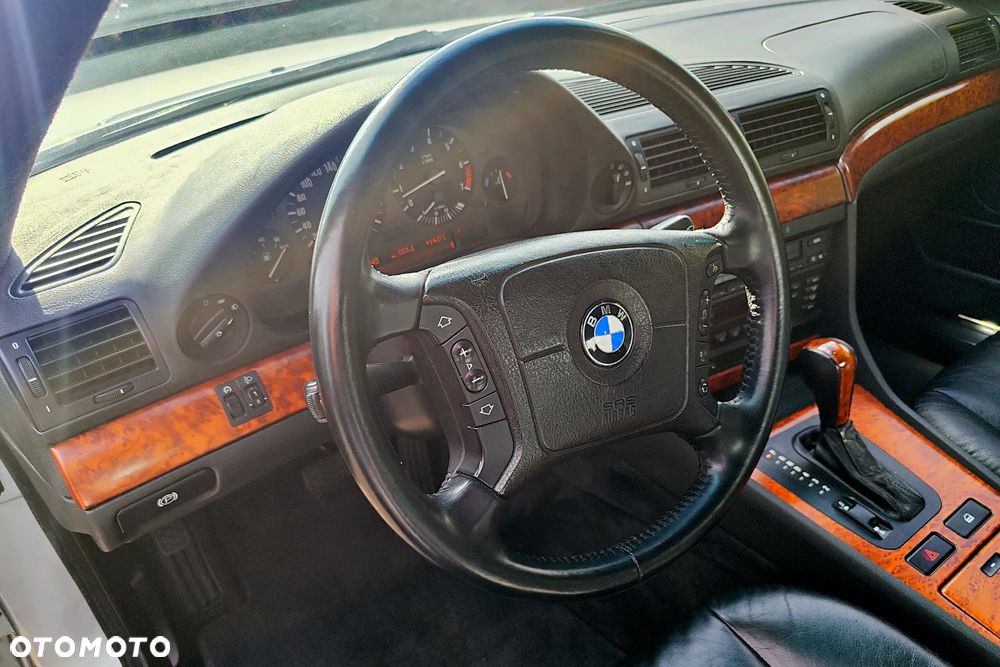 BMW Seria 7 740i V8 - 16