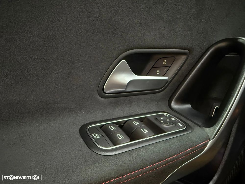Mercedes-Benz A 250 e AMG Line - 38