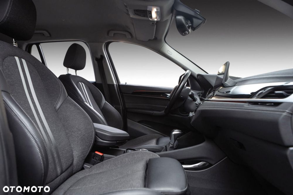 BMW X1 xDrive25e Sport Line - 11