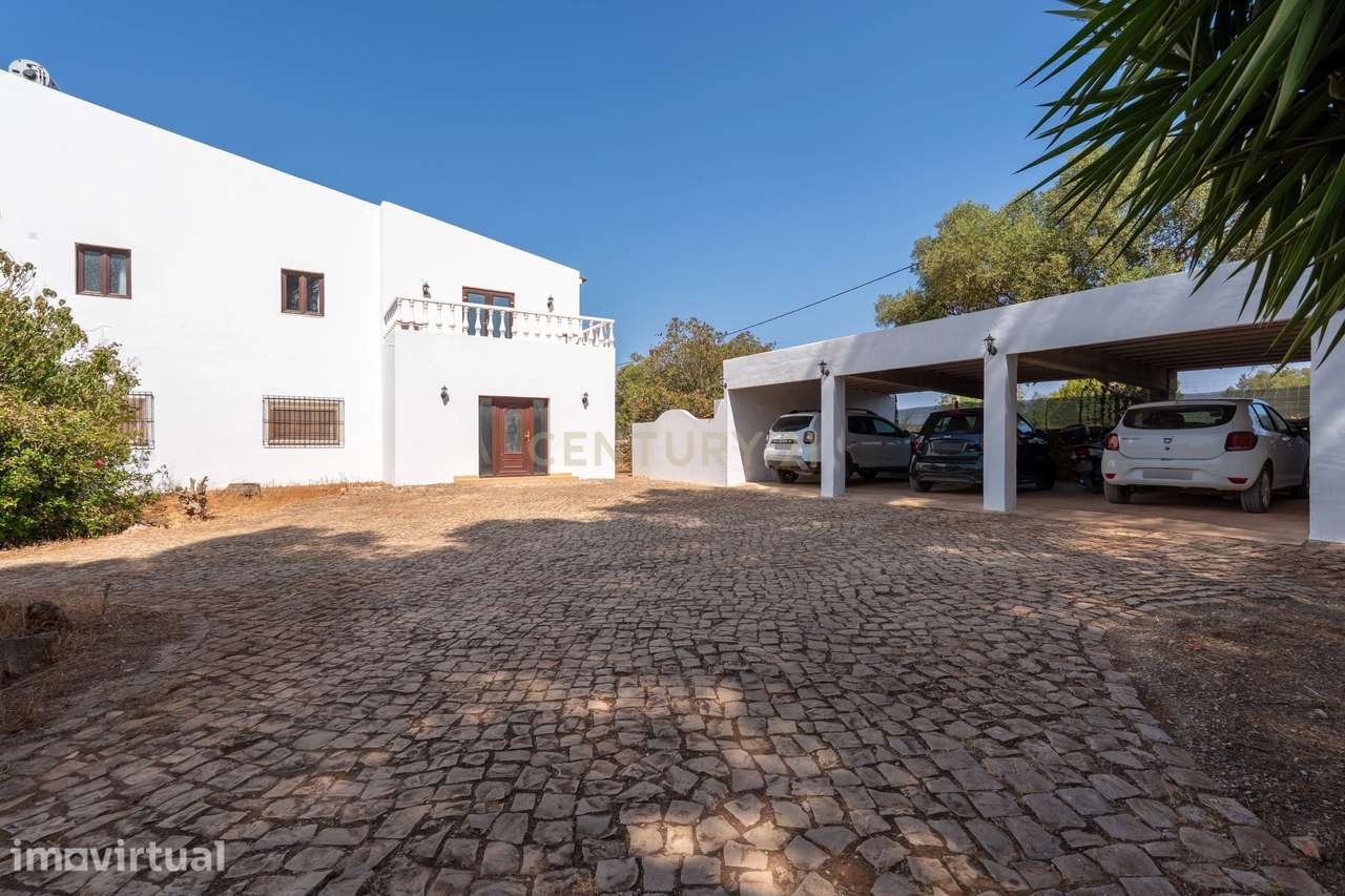 MORADIA T5 COM PISCINA E 5050M2 DE LOTE DE TERRENO SITUADO NO CAMPO NU - Grande imagem: 3/41