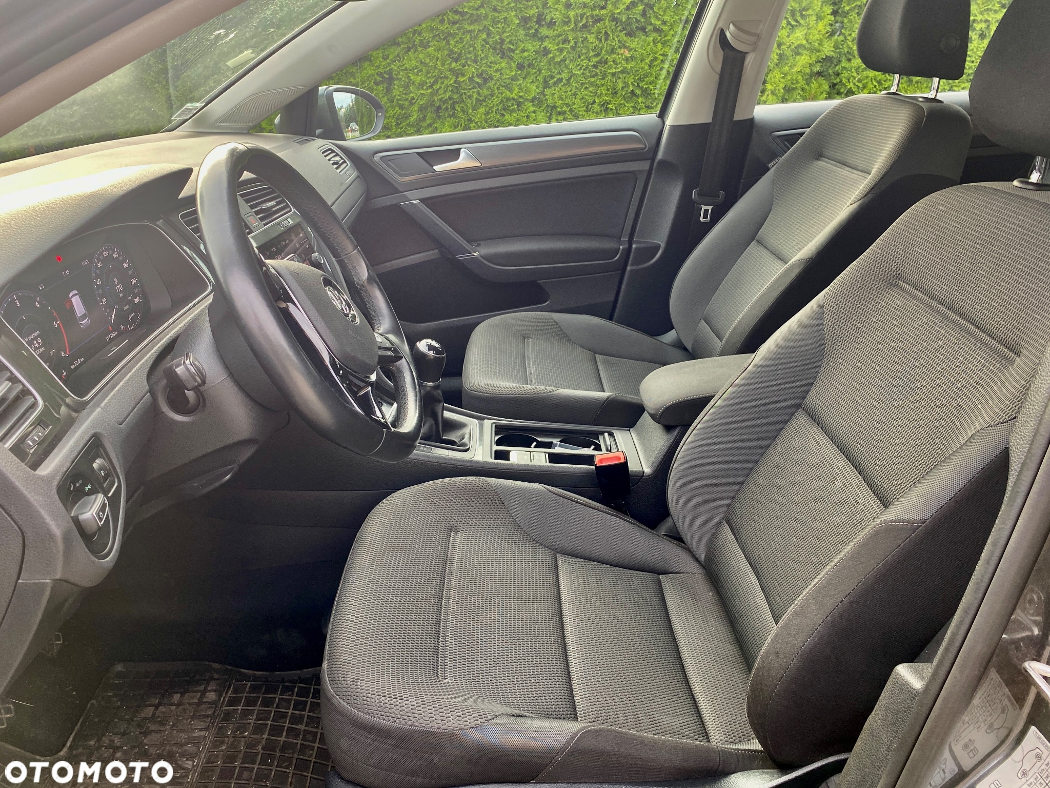 Volkswagen Golf - 22