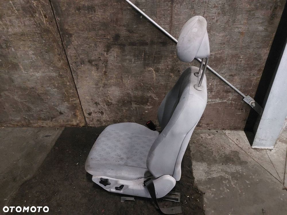 FOTEL LEWY PRZÓD MERCEDES-BENZ W203 - 2