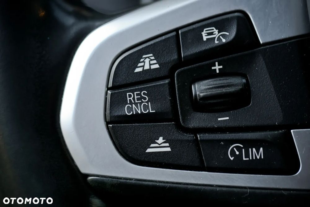 BMW Seria 5 520d Sport Line - 32