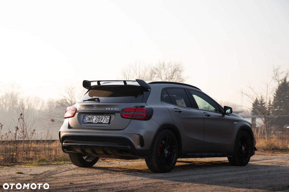 Mercedes-Benz GLA - 11