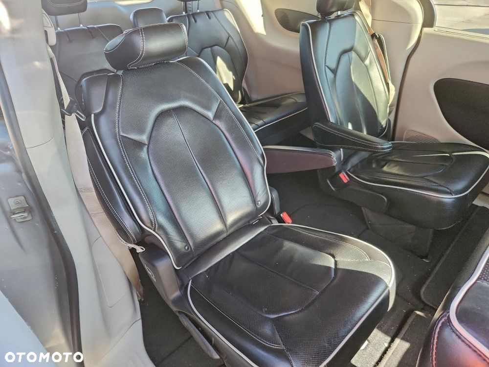 Chrysler Pacifica - 10