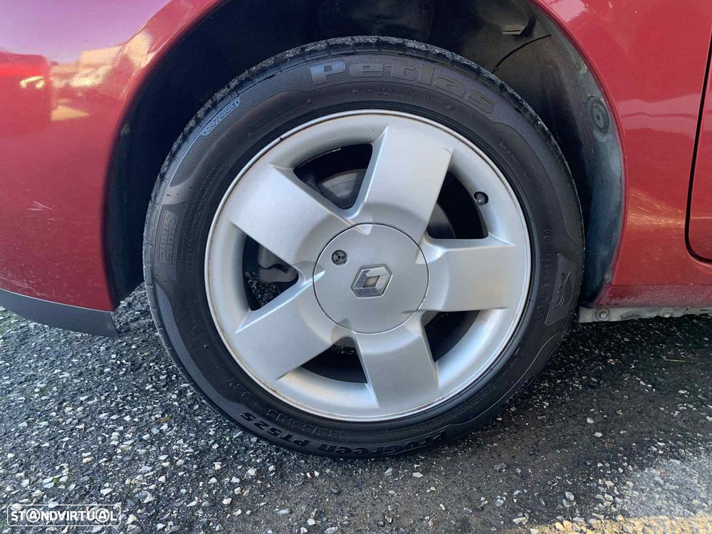 Renault Clio 1.2 16V Confort Privilège - 12