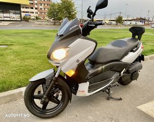 Yamaha XMAX 250