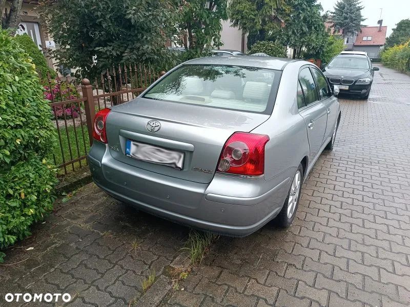 Toyota Avensis - 5