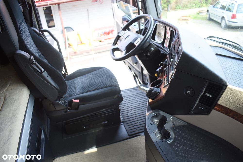 Mercedes-Benz Actros - 7