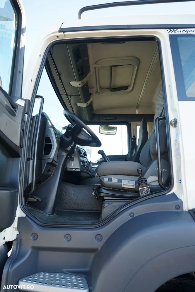 MAN TGS 41.440 / 8x8 / AUTOBASCULANTĂ CU BASCULARE PE SPATE - 5,9 M / CUTIE DE VITEZE MANUALĂ / - 25