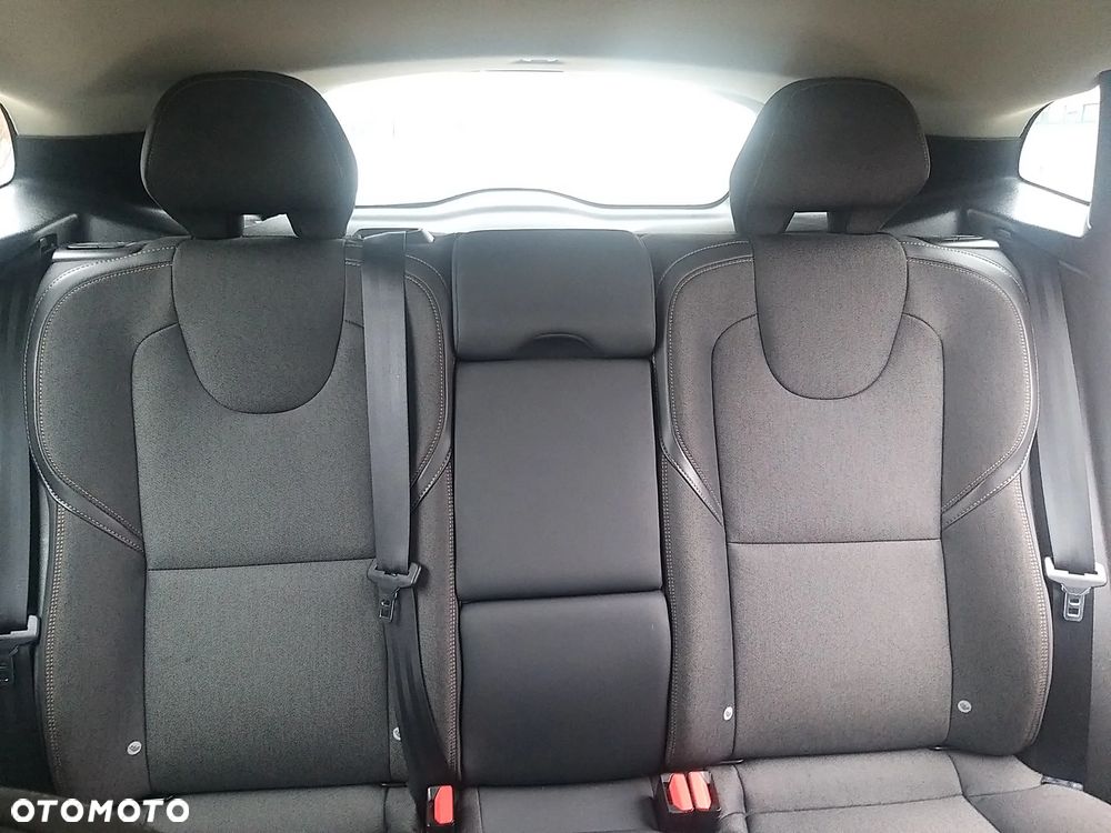 Volvo V40 Cross Country T4 AWD Momentum - 25