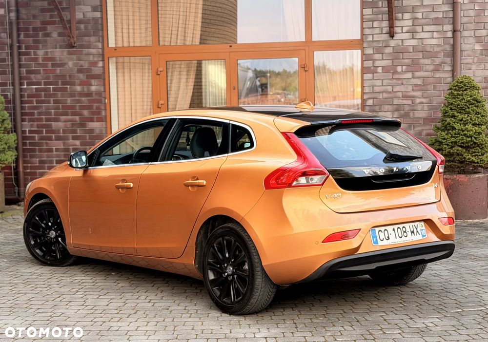Volvo V40 D2 R Design - 17