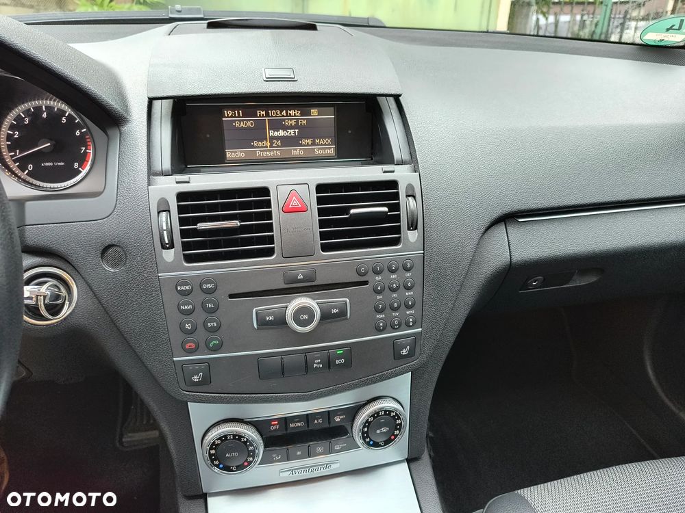 Mercedes-Benz Klasa C 180 CGI BlueEff Avantgarde - 30