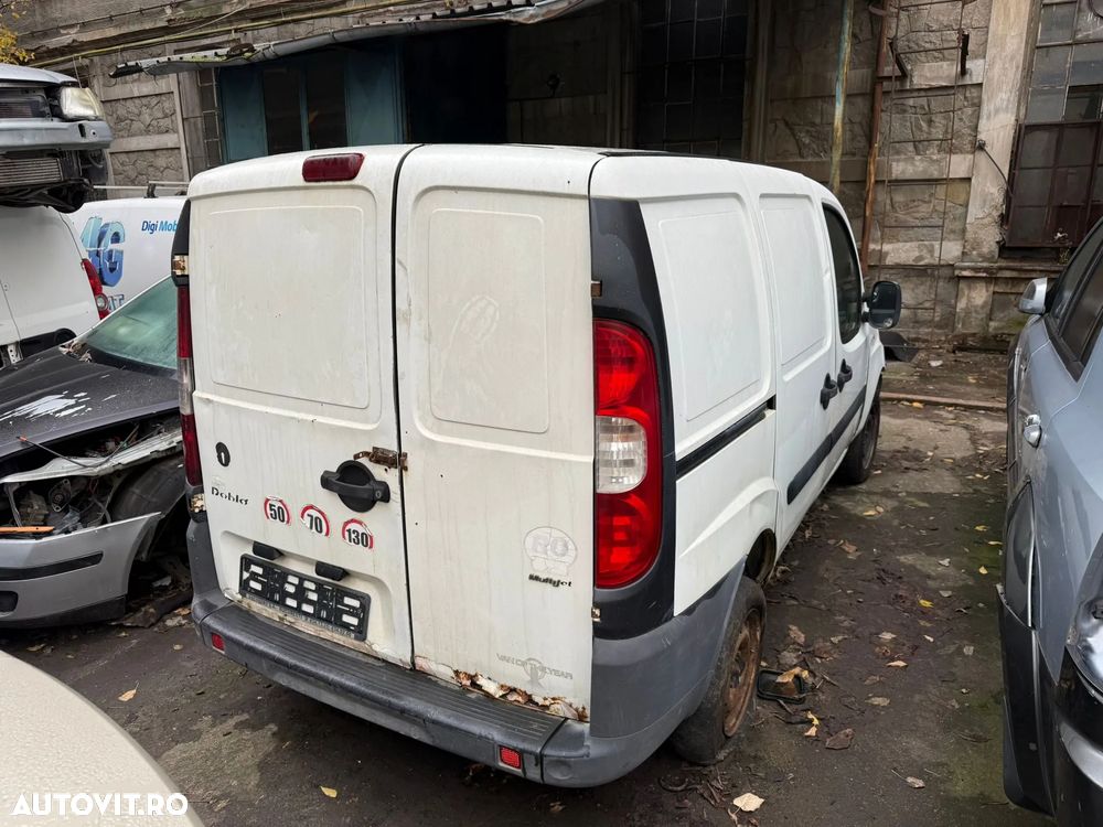 Dezmembrez Fiat Doblo 2010 multijet alb - 2