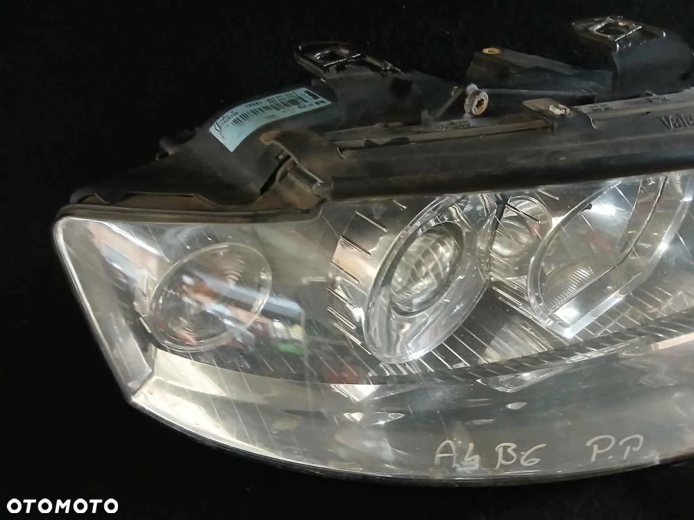 Audi A4 B6 Lampa przednia prawa - 2