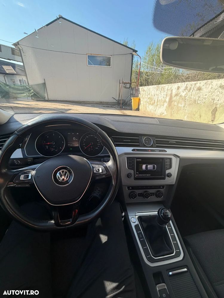 Volkswagen Passat 1.6 TDI Comfortline - 9