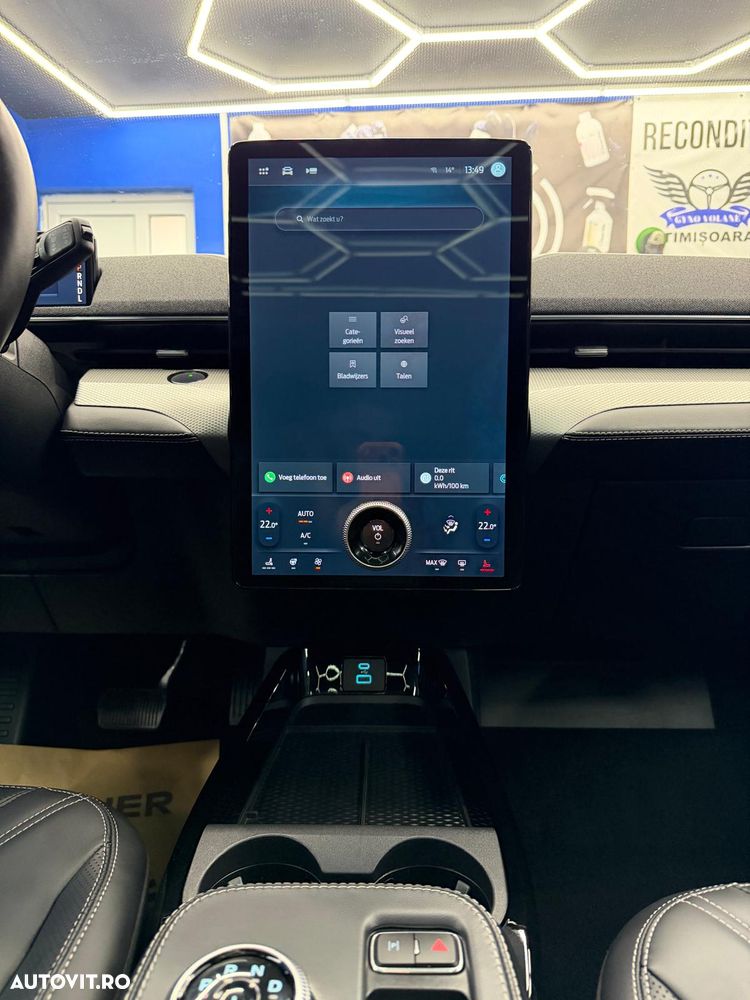 Ford Mustang Mach-E - 11