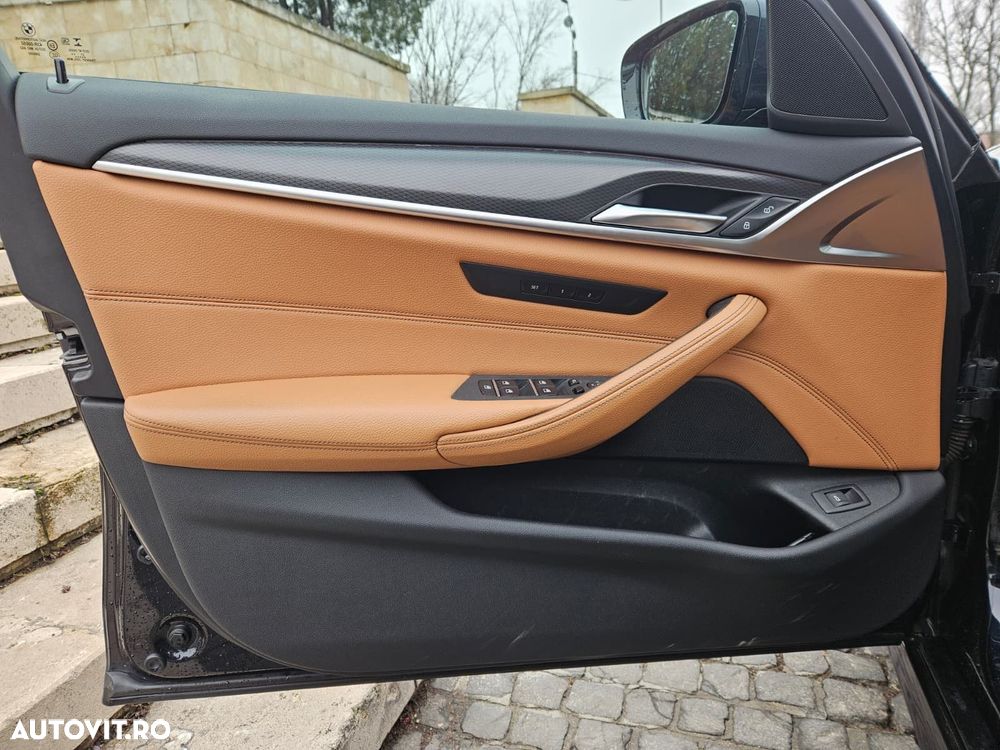 BMW Seria 5 530i xDrive AT MHEV - 37