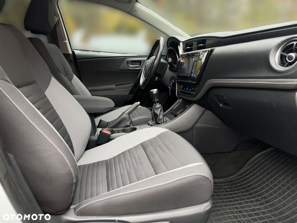 Toyota Auris 1.6 Premium Comfort - 9
