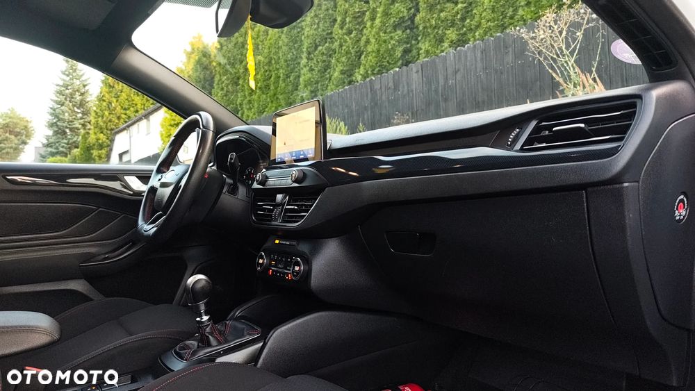 Ford Focus 1.0 EcoBoost STart-Stopp-System ST-LINE X - 36