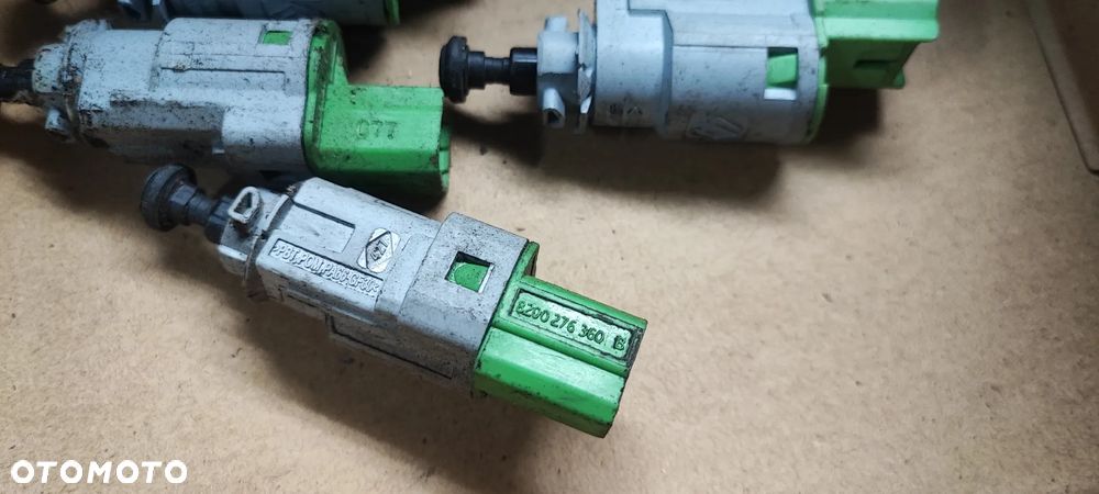 CZUJNIK POŁOŻENIA PEDAŁU SPRZĘGŁA RENAULT LAGUNA II 8200276360B - 2