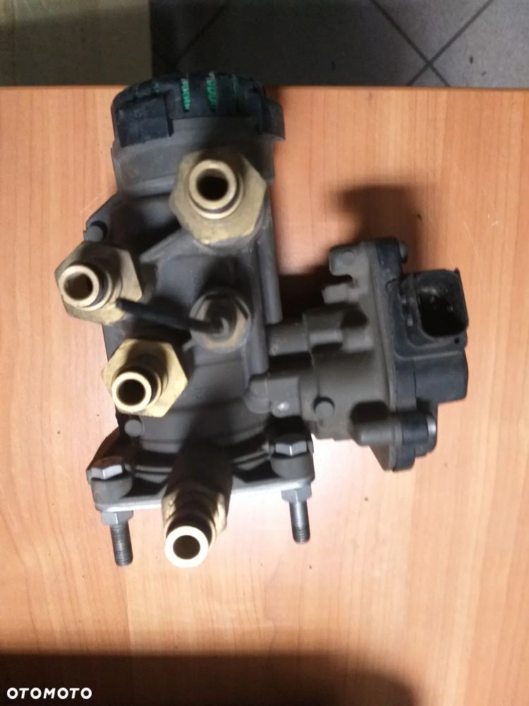 zawór hamulcowy knorr-bremse volvo fh4 21114977 - 3