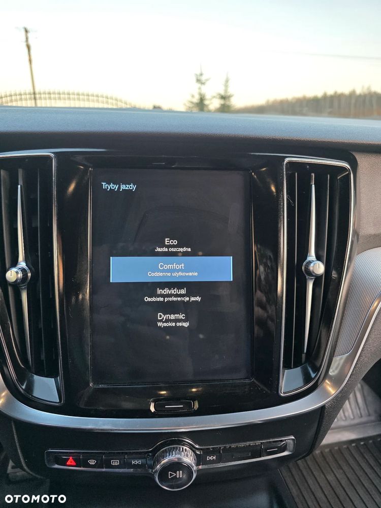 Volvo V60 D4 R-Design - 29