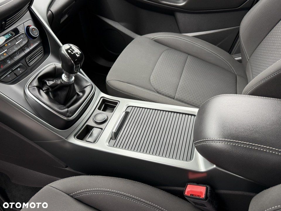 Ford Kuga 1.5 EcoBoost 2x4 Titanium - 24