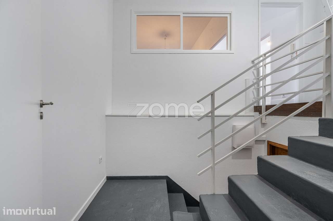T2 remodelado, primeira linha, vista rio, junto à Alfândega do Porto - Grande imagem: 3/20
