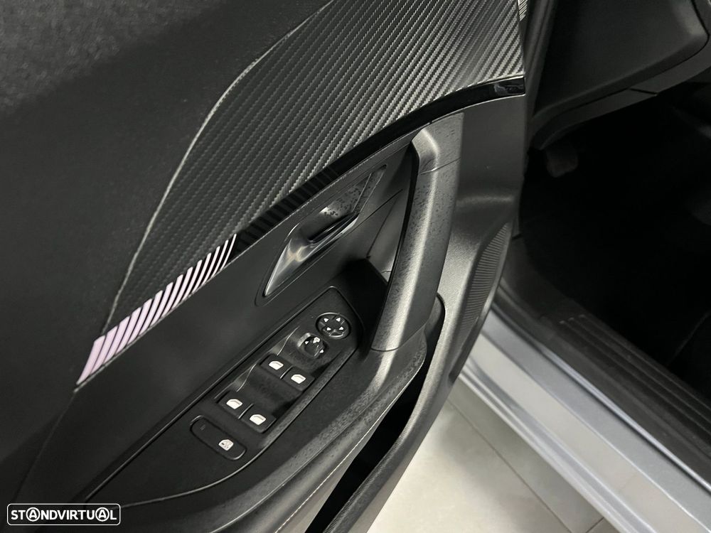 Peugeot 2008 1.2 Hybrid Allure e-DCS6 - 26