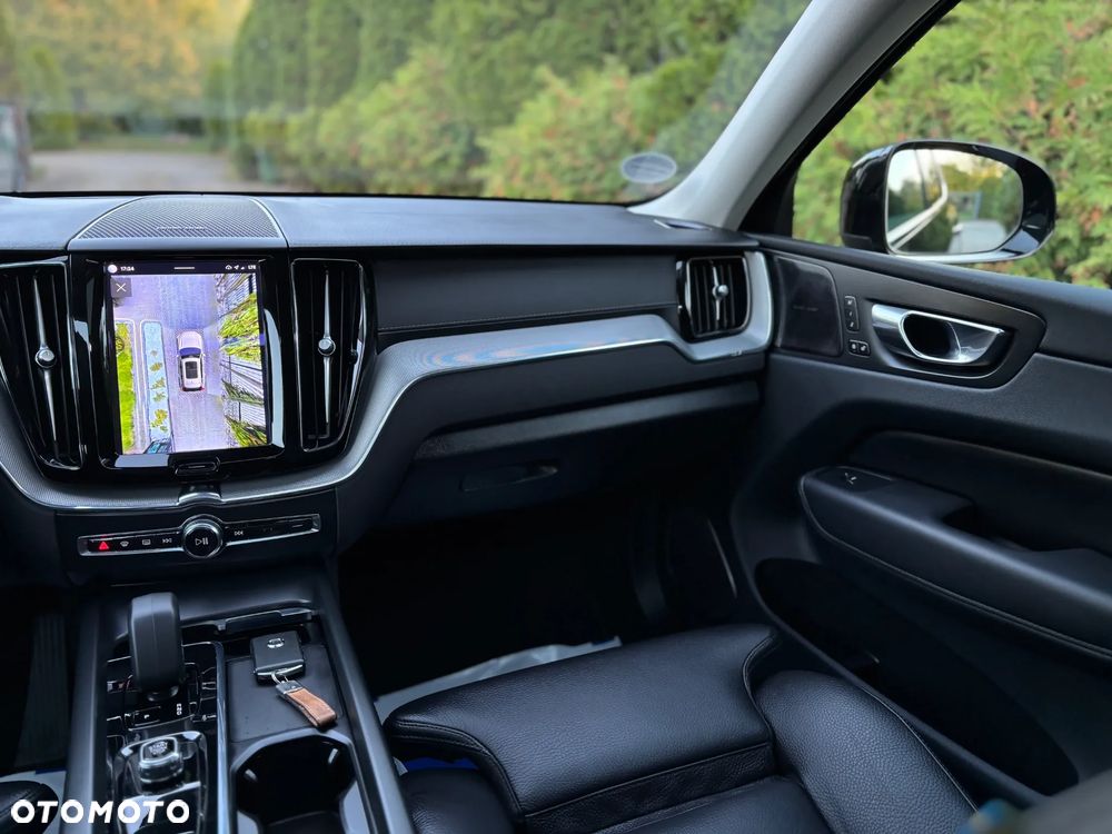 Volvo XC 60 B4 D AWD Plus Dark - 22