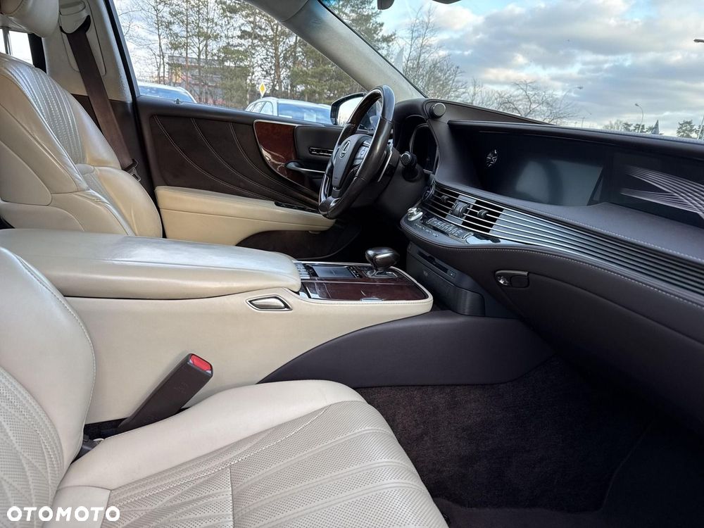 Lexus LS - 9