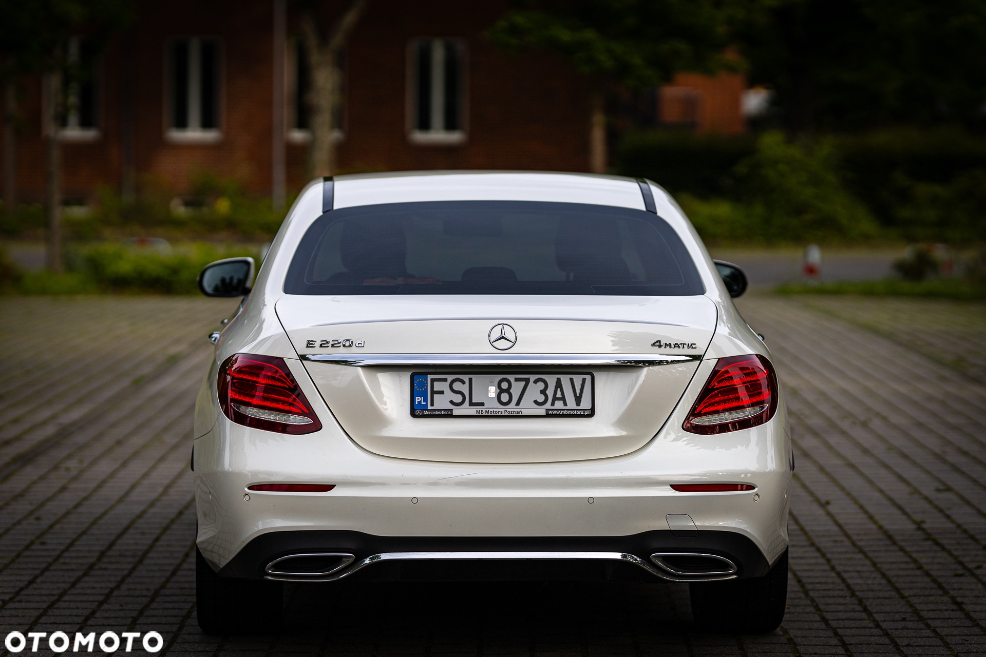Mercedes-Benz Klasa E 220 d 4-Matic 9G-TRONIC - 25