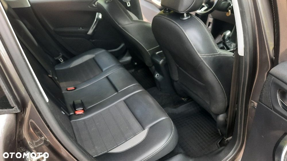 Peugeot 2008 1.6 BlueHDi Allure - 16