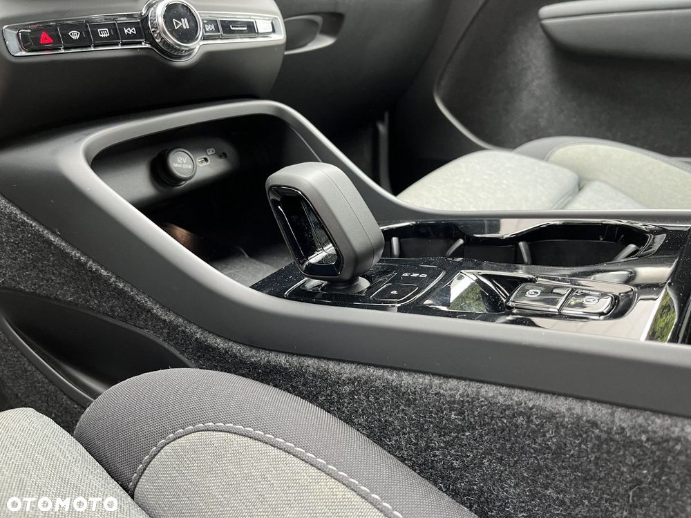 Volvo XC 40 - 18
