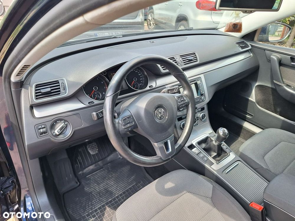 Volkswagen Passat - 11