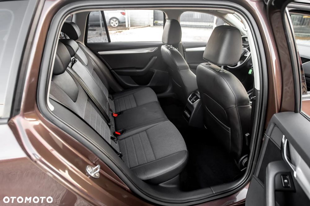 Skoda Octavia 2.0 TDI 4x4 Elegance DSG - 21