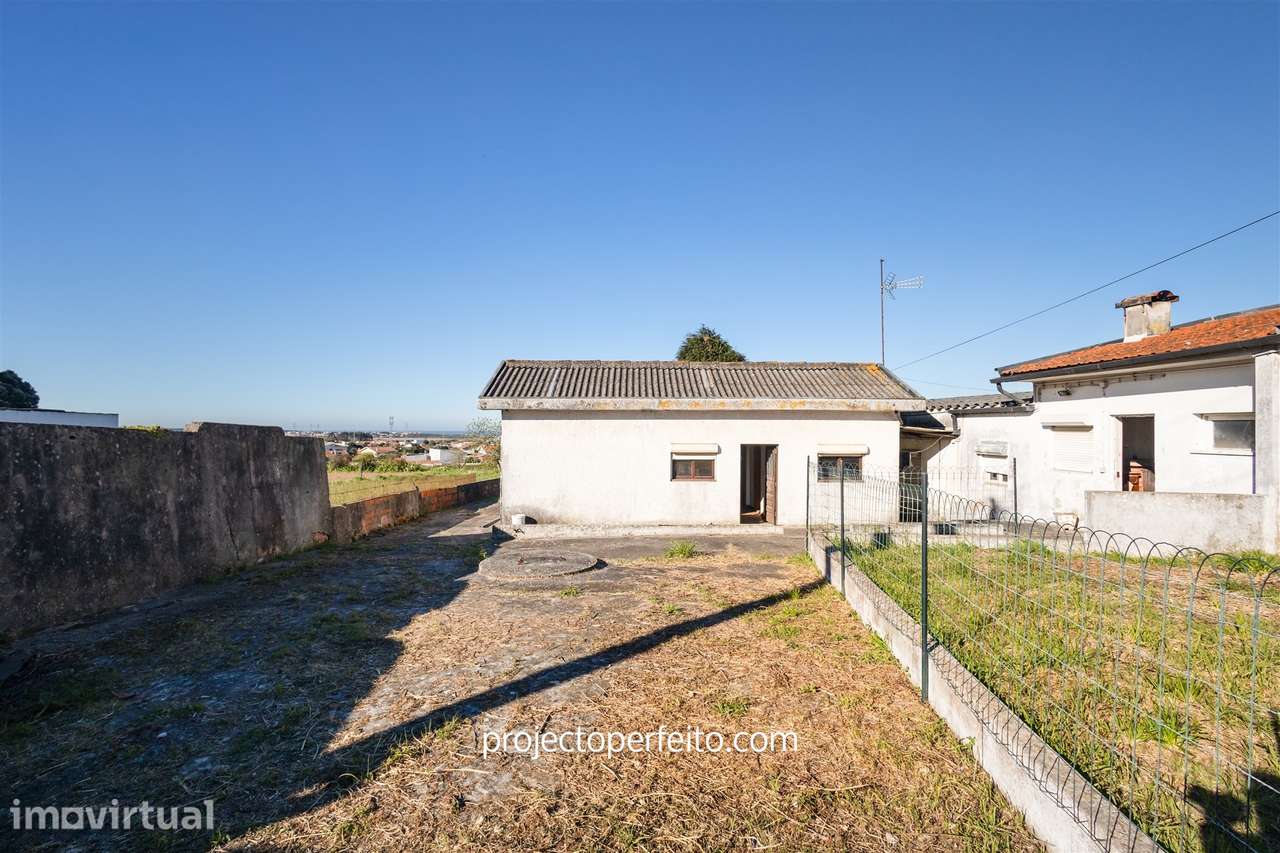 Moradia para Restaurar T2 Venda em Paramos,Espinho - Grande imagem: 2/14