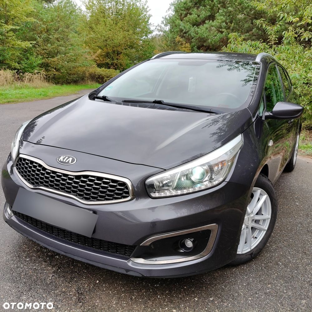 Kia Ceed 1.6 GDI Dream Team Edition - 1
