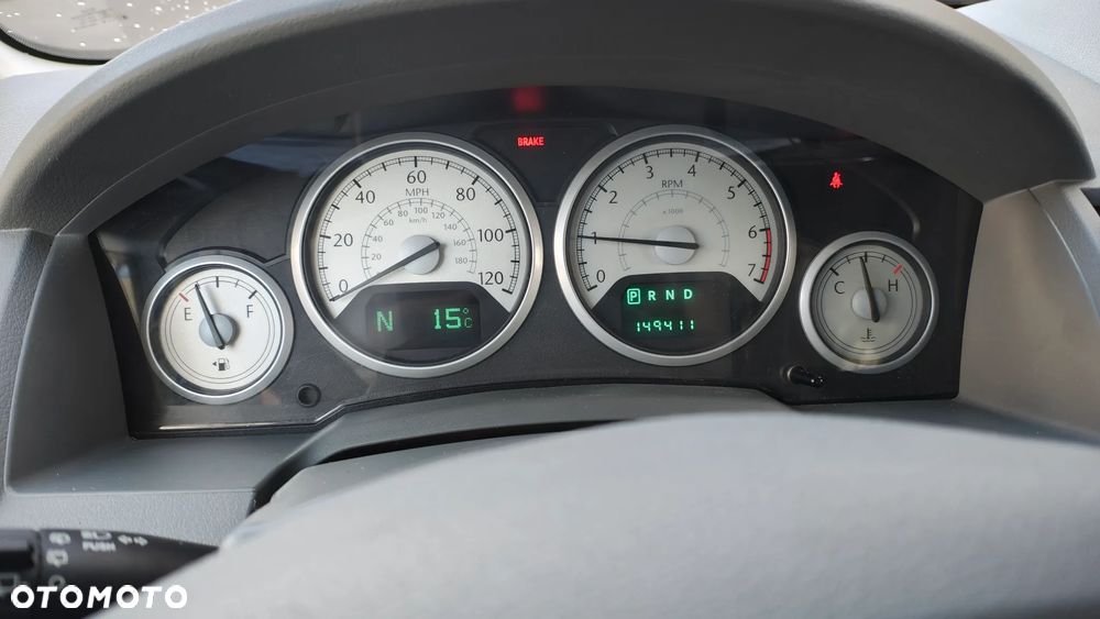 Chrysler Town & Country - 27