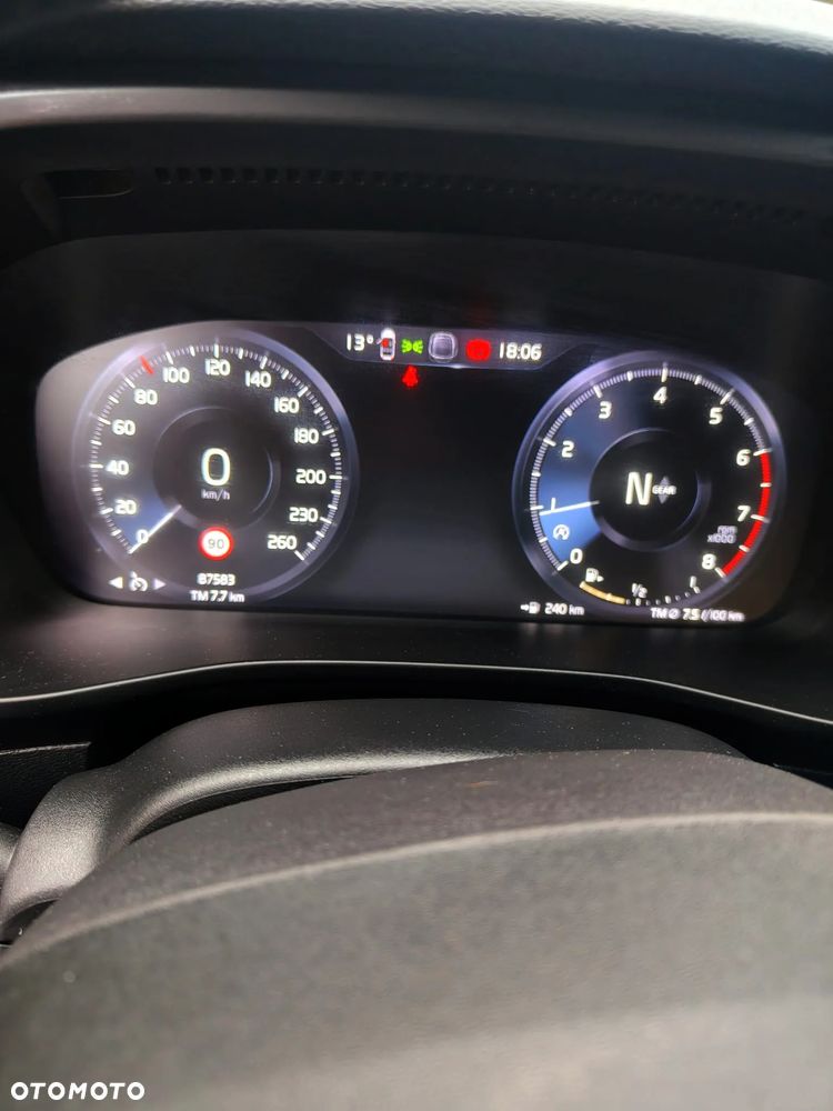 Volvo XC 40 T2 Momentum - 13
