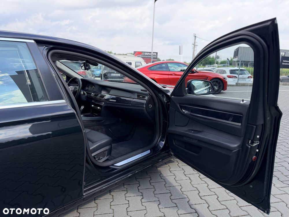 BMW Seria 7 750i - 37